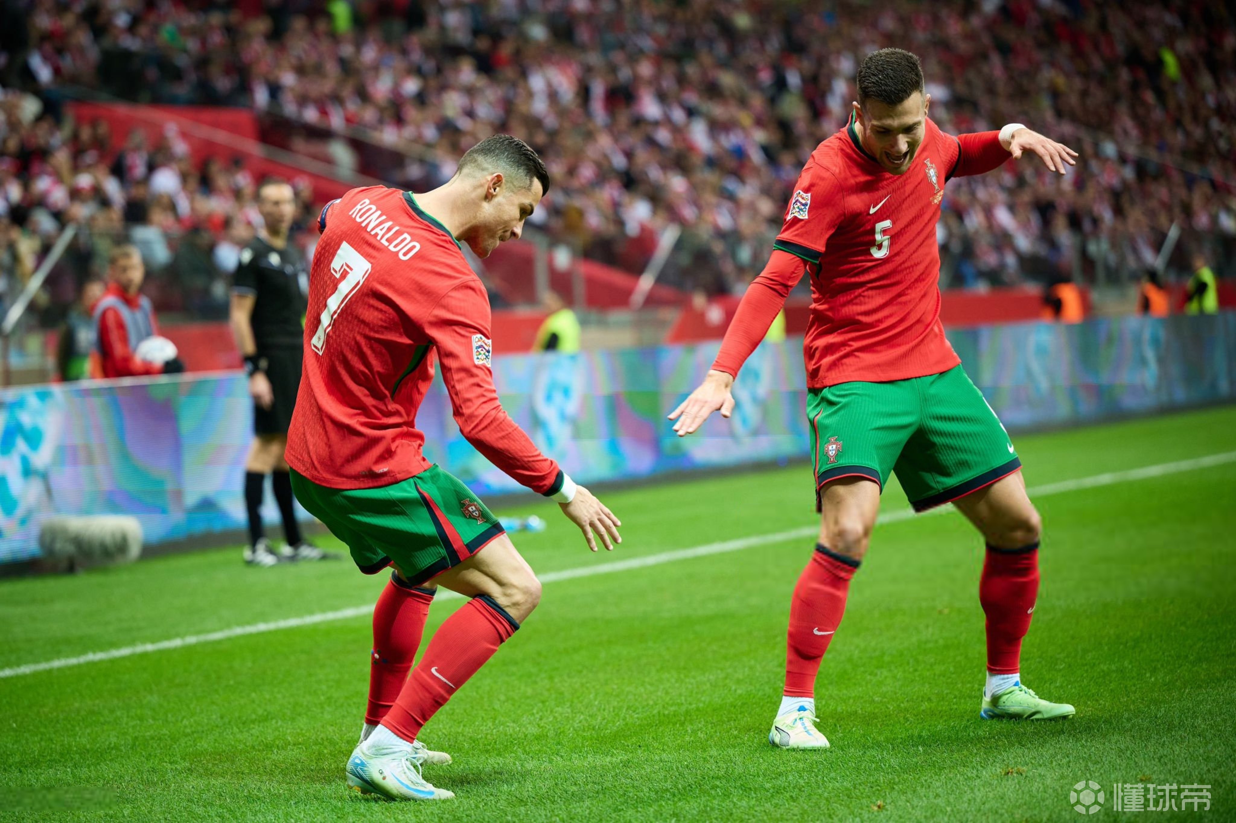 包含AC米兰赛前迎来里程碑,志在欧冠名次提升,气氛紧张,赛程密集仍需轮换的词条 包含AC米兰赛前迎来里程碑,志在欧冠名次提升,气氛紧张,赛程密集仍需轮换的词条