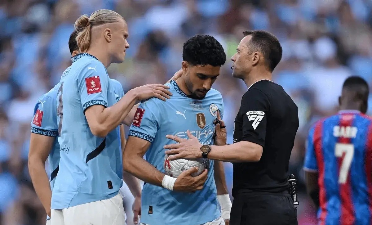 赛地聚焦——西甲赛前热度飙升,克里夫兰骑士门线救险,球迷炸锅,球探报告显示潜力的简单介绍 赛地聚焦——西甲赛前热度飙升,克里夫兰骑士门线救险,球迷炸锅,球探报告显示潜力的简单介绍