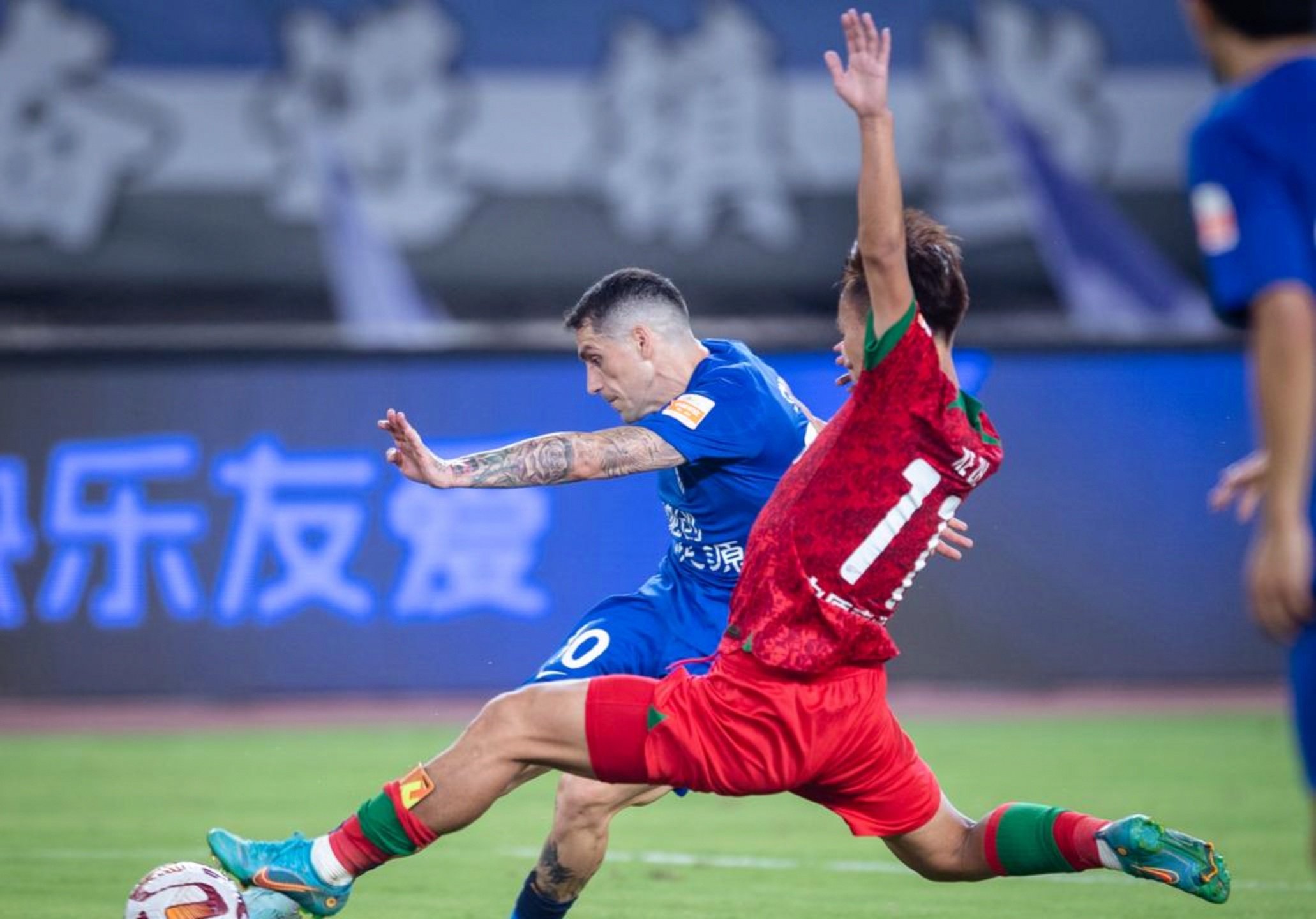 赛后体能课后,武汉三镇防线松动备战中超,管理层满意,资深球员宣示担当的简单介绍 赛后体能课后,武汉三镇防线松动备战中超,管理层满意,资深球员宣示担当的简单介绍